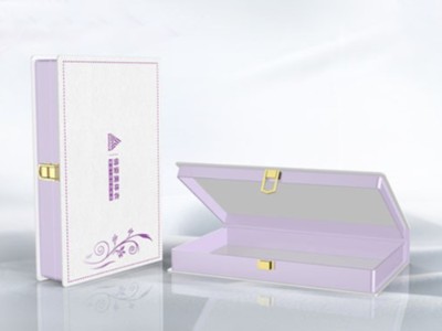 禮品包裝盒在進行覆膜工藝時，有色差嗎？